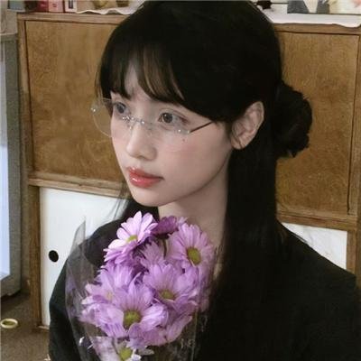 龙纹身的女孩